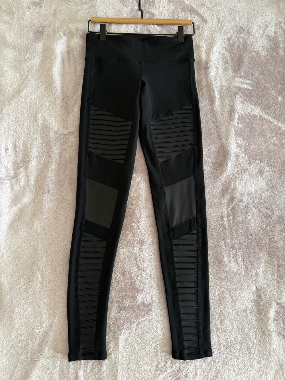 Alo moto leggings in black size XS